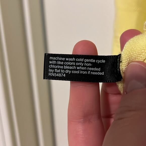 ⚡️ 3 for $20 ⚡️ The Limited Cap Sleeve Yellow Sweater - Picture 10 of 10